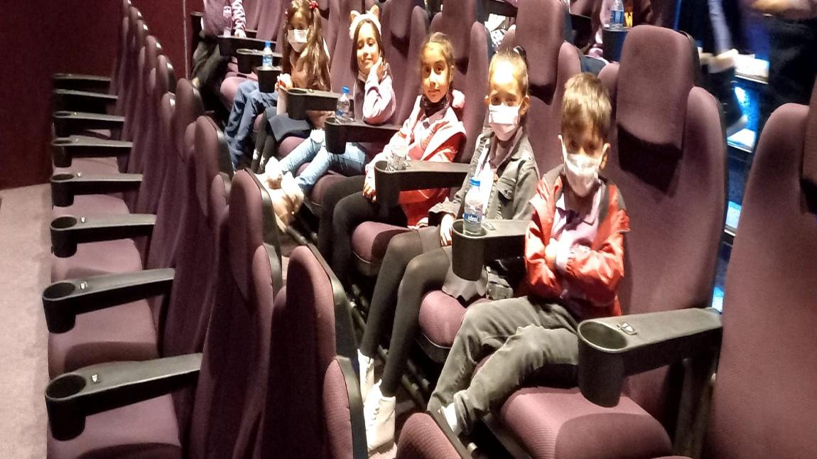 1.sınıf öğrencilerimiz küçük bir mola verdiler.Tarsu AVM Gezisi-sinema izleme etkinliği gerçekleştirdiler.