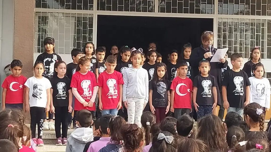 10 Kasım Ulu Önder Mustafa Kemal Atatürk'ü Ebediyete İntikal Edişinin Yıl dönümünde Okulumuzda Anma Programı düzenlendi.